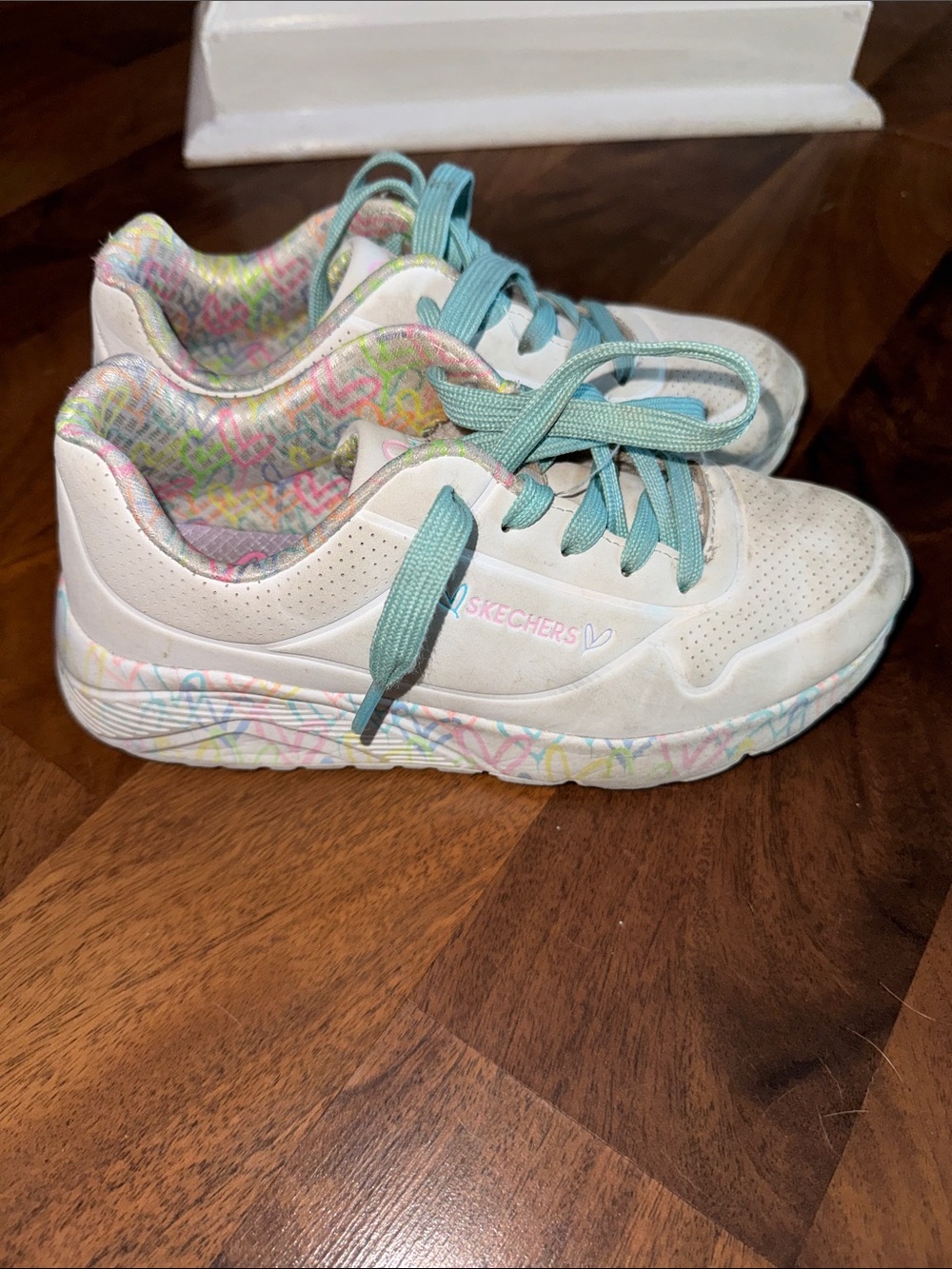 Skechers White Sneakers with Teal Laces and Pastel Pattern